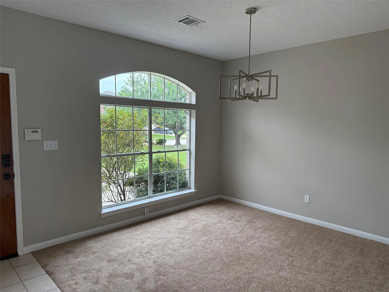 4 bed, 2.0 bath, 1904 sqft, $2,250 — Photo 3