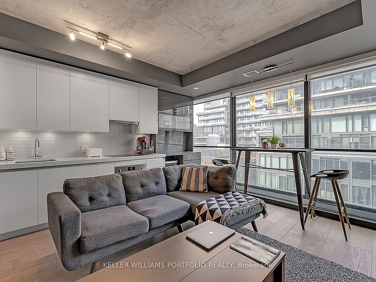 629 King St W #622 — Photo 9