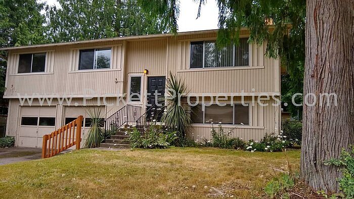 1st image of 2925 NE 72nd St