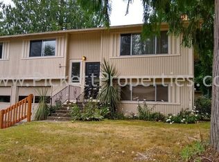 2925 NE 72nd St, Bremerton, WA 98311