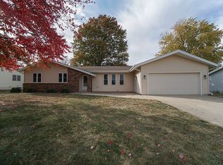 1013 Pleasant Dr, Parkersburg, IA 50665