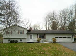 3 Smallwood Dr, Pittsford, NY 14534