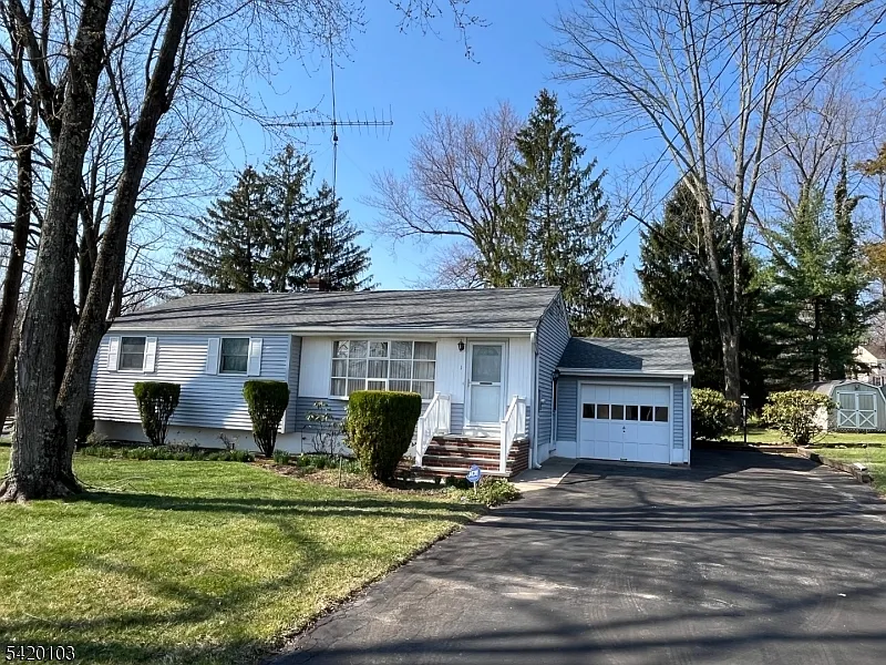1 Parker Ave photo 1
