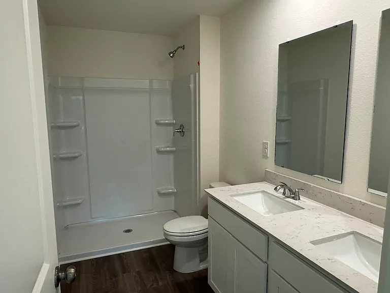 204 E Iris Ln — Photo 5