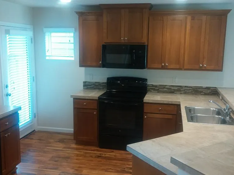 3068 NW White Oak Ave — Photo 3