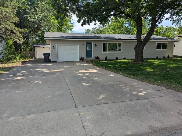 719 W 5th St, Newton, KS 67114