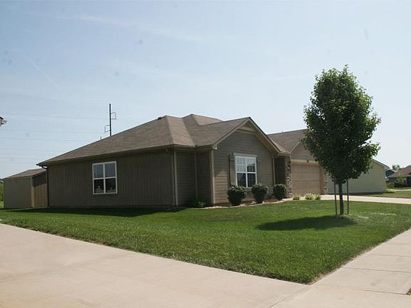 2nd image of 1208 Blue Branch Dr