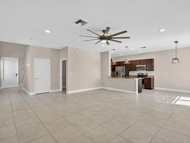 1609 NW Cataluna Cir — Photo 7