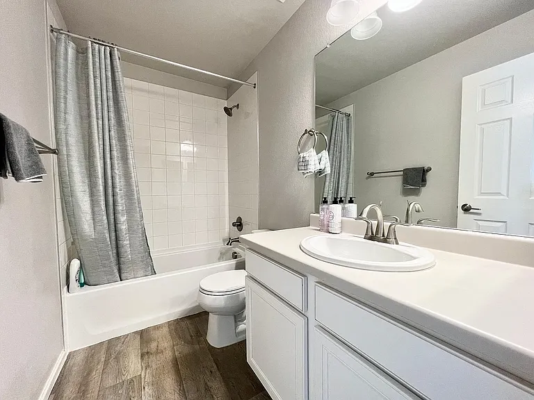 Full bath upstairs
