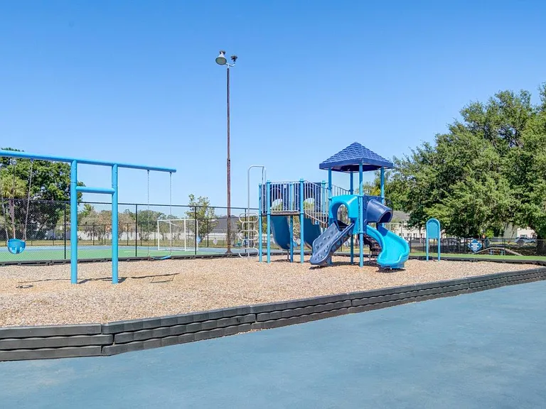 Park at Lake Magdalene Apartments and Townhomes — Photo 17