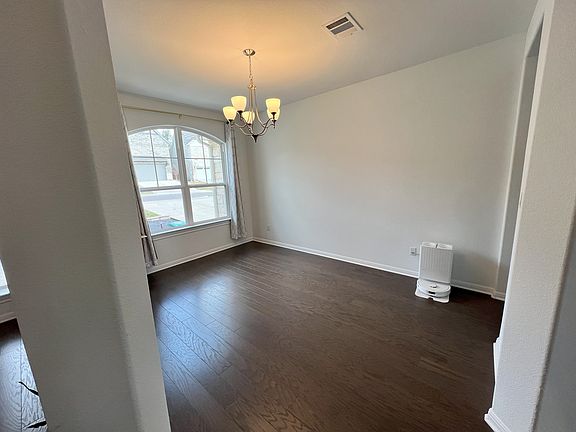 3rd image of 7624 Alouette Dr