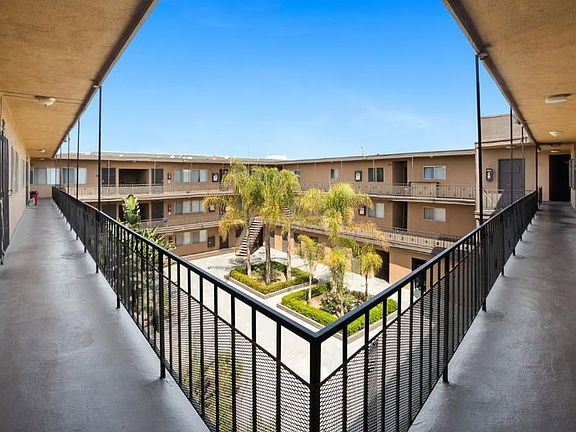 3rd image of 12628 S Figueroa St #5