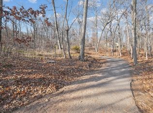 81 Edgemont Rd, Watchung, NJ 07069