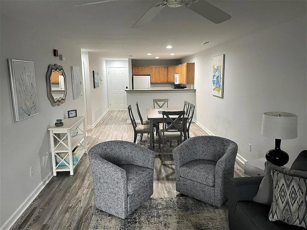 2 bed, 1050 sqft, $1,800 — Photo 1