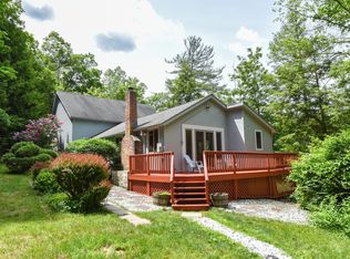 40 Mohawk Dr, Collinsville, CT 06019