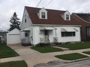 2016 Lincoln St, Two Rivers, WI 54241