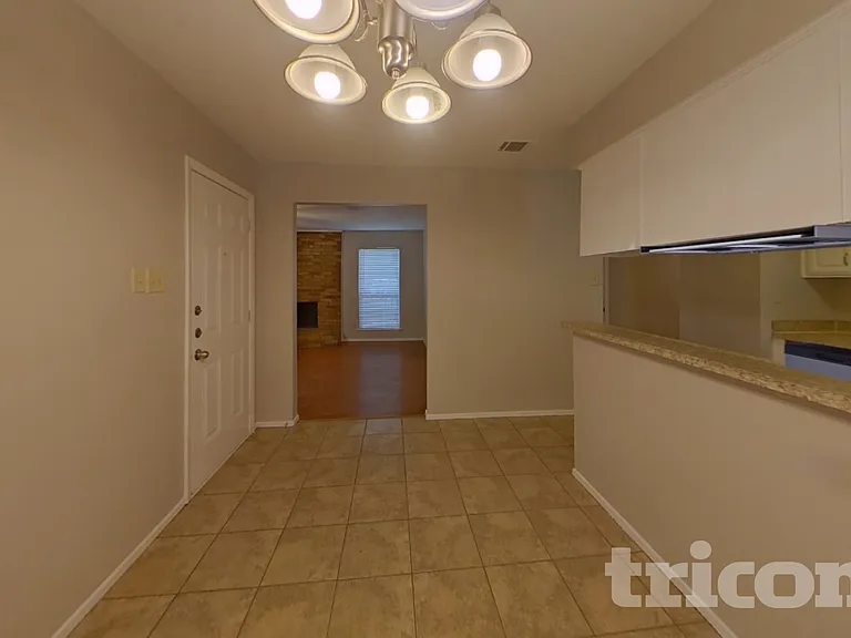 1226 Meadow Creek Dr — Photo 5