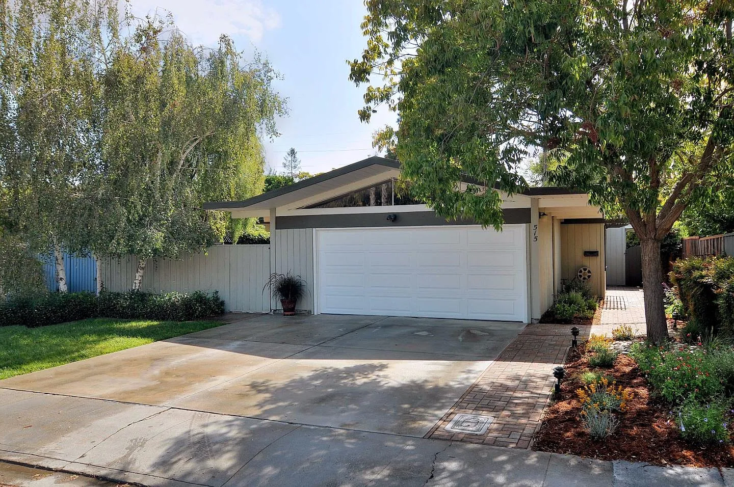 515 Emmons Dr photo 1