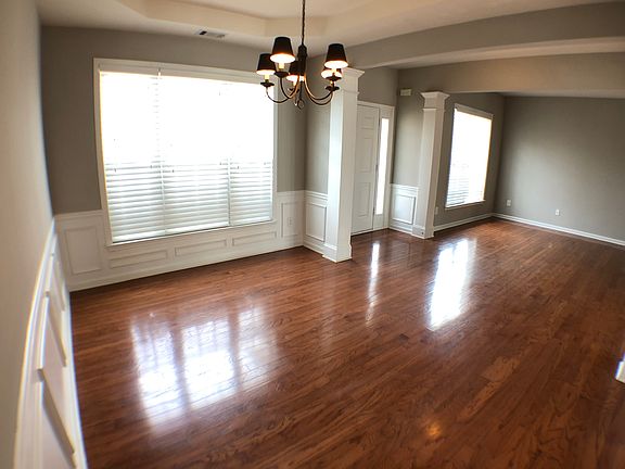 3rd image of 508 Papillion Trce