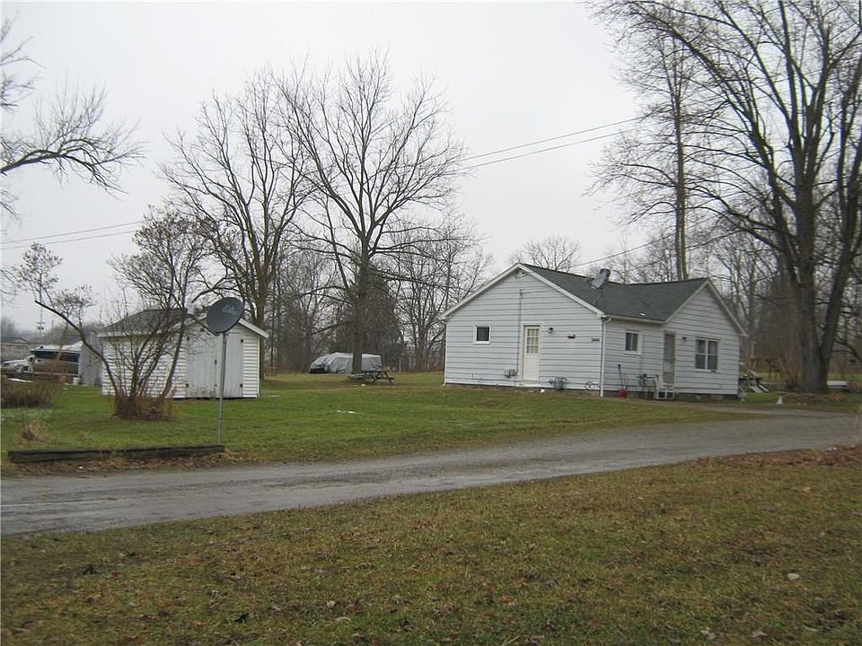 2nd image of 3466 Russell Dr