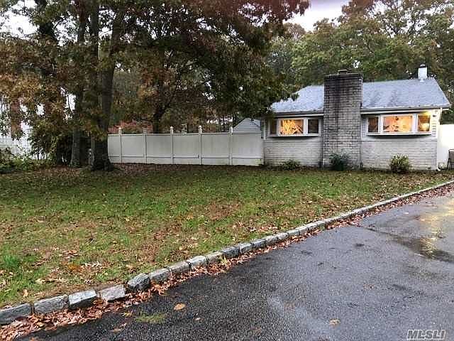 1st image of 526 Boxwood Dr