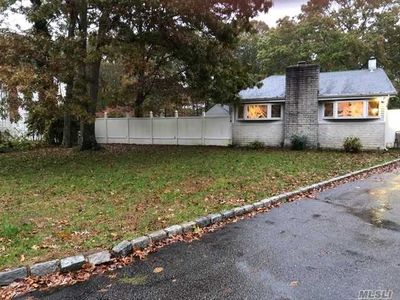 526 Boxwood Dr, Shirley, NY, 11967