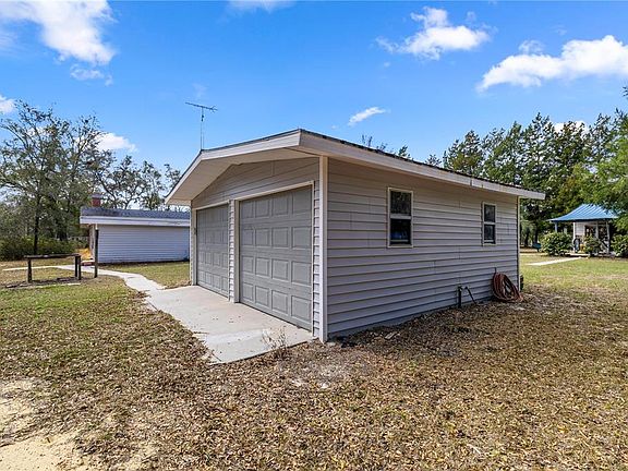 3rd image of 17645 NE 61st Street Rd