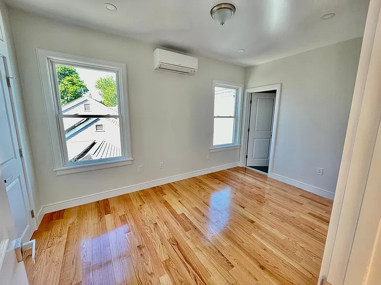 40 Thorndike St — Photo 12