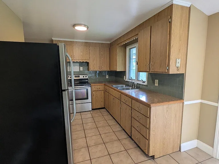 261 Morrow Dr — Photo 3