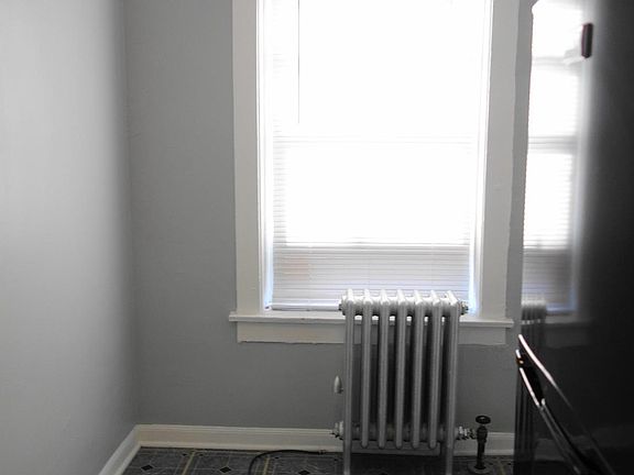 5th image of 4604 N Beacon St #3E