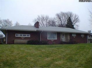 16 Montrose Cir, Youngstown, OH