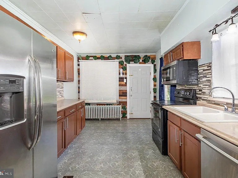 2172 Brookwood St — Photo 12