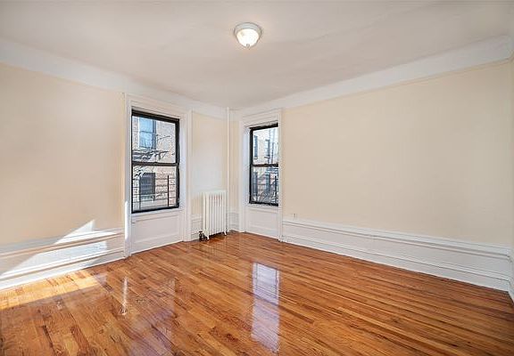 3rd image of 812 W 181st St APT 54