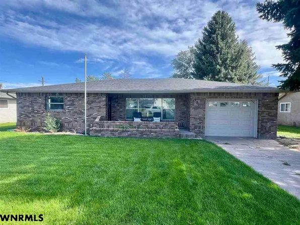 220 Kimball Ave, Gering, NE 69341
