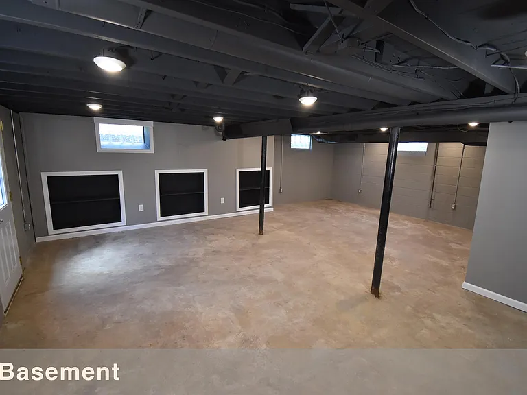 4823 Glenmina Dr — Photo 17