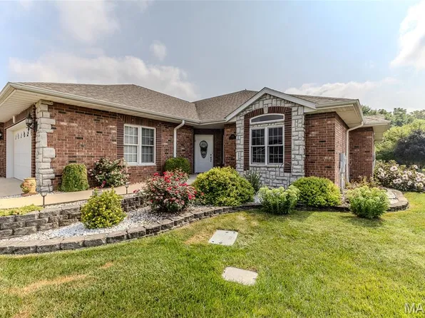 1326 Dara Dr, Lebanon, MO 65536