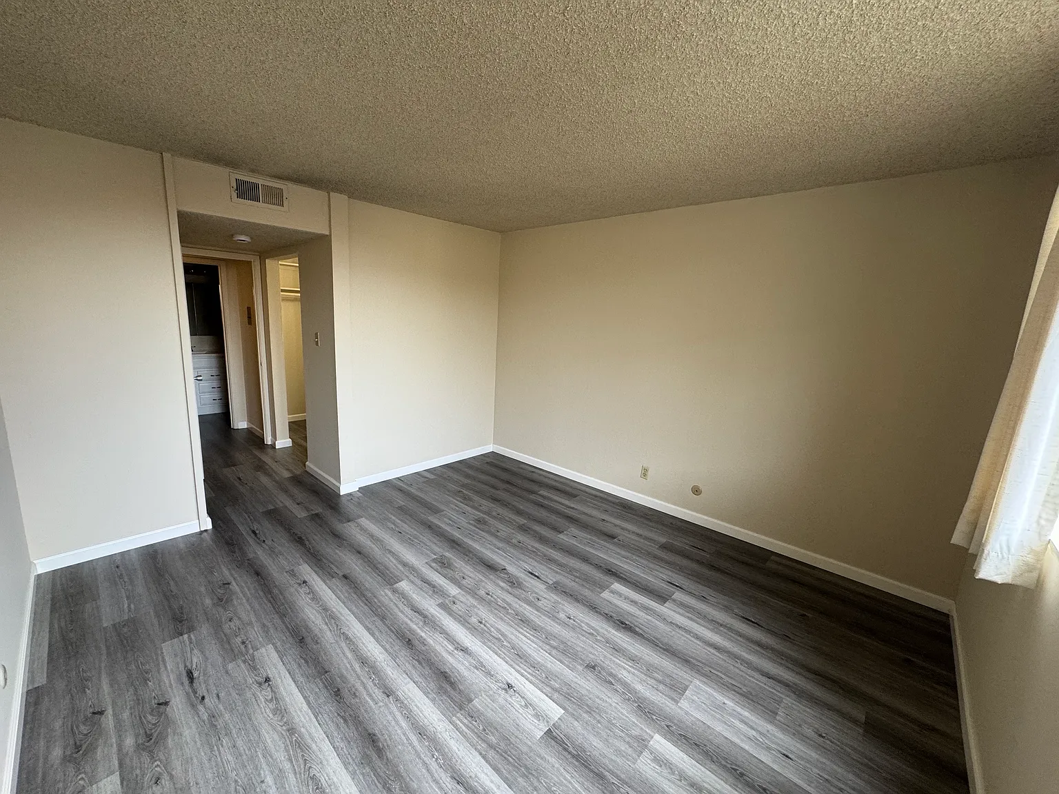Imperial Apartments — Photo 4