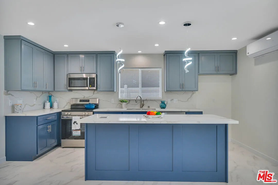 3 bed, 2.0 bath, $3,550 — Photo 4
