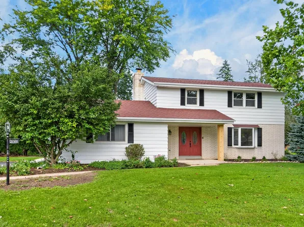 21300 Astolat DRIVE, Brookfield, WI 53045