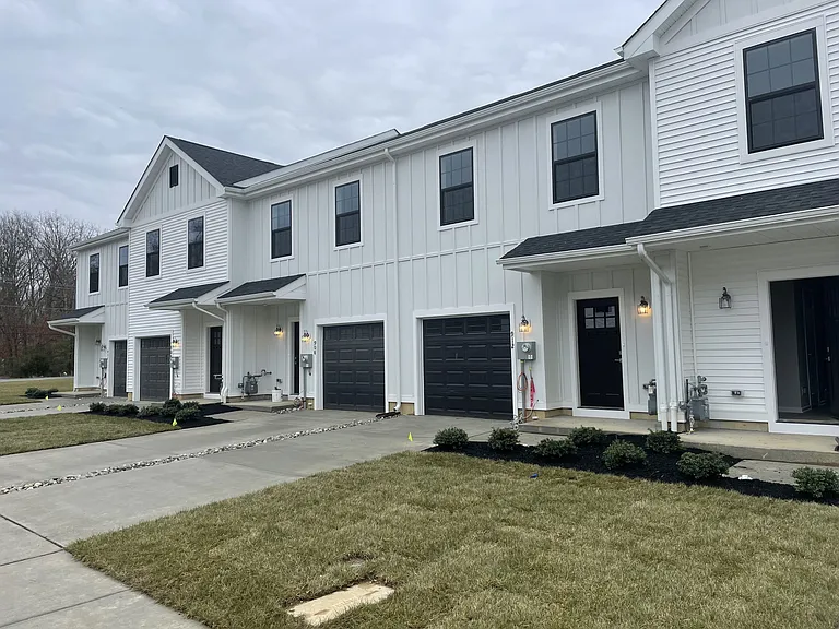 996 Woodview Ct — Photo 18