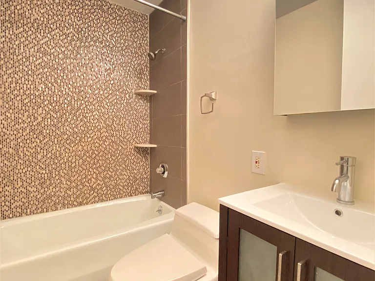 303 E 43rd St #5B — Photo 8