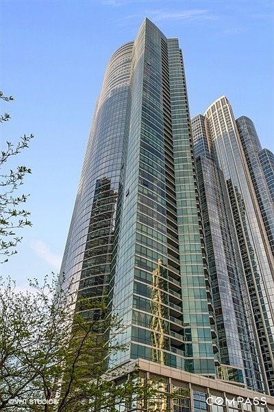 1st image of 1201 S Prairie Ave #1003