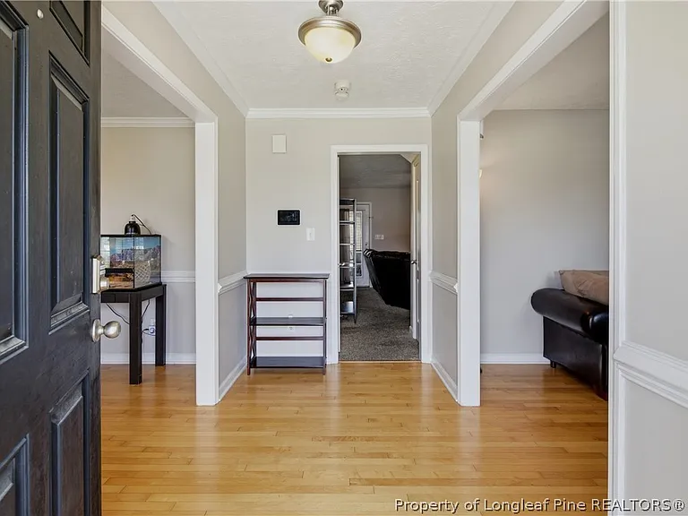 420 Thorncliff Dr — Photo 6