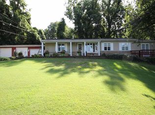 335 Hillview Dr, Wood River, IL 62095