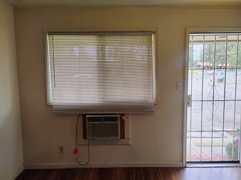 5314 W Sunset Hwy #I — Photo 3