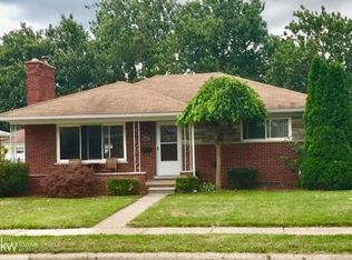 22412 Barton St, Saint Clair Shores, MI 48081