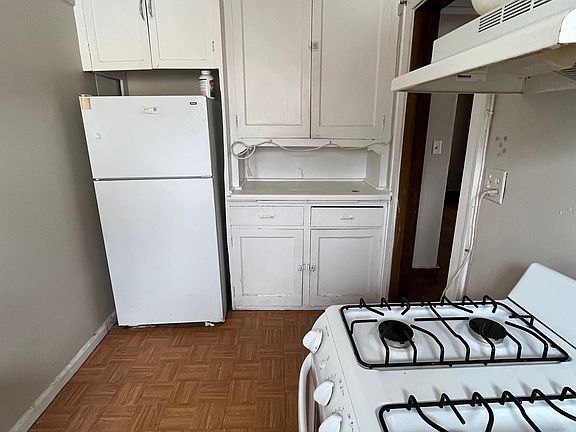 4th image of 3532 N Oakland Ave #3