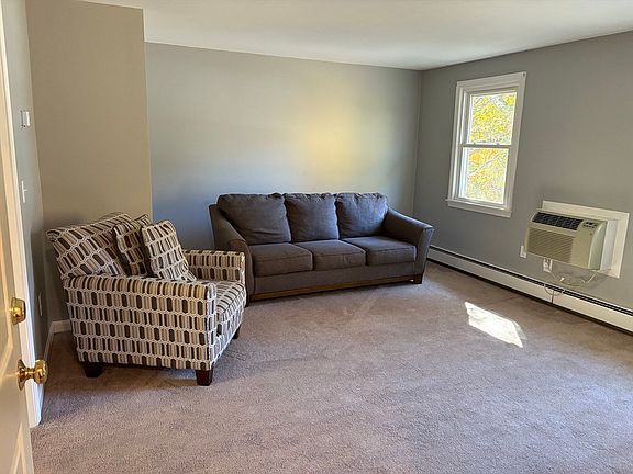3rd image of 1348 Main St APT 6