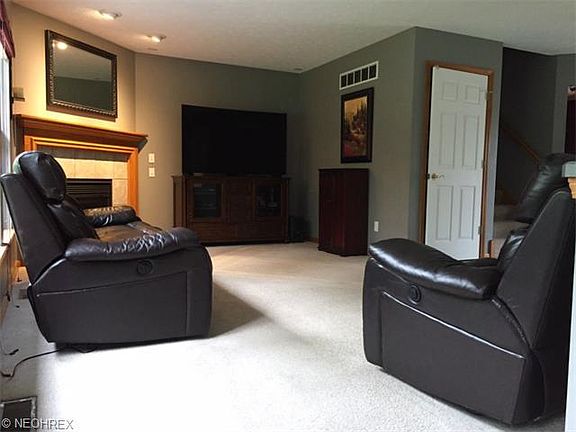 3rd image of 38611 Avalon Dr
