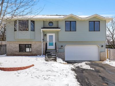 6915 Upper 28th St N, Oakdale, MN, 55128